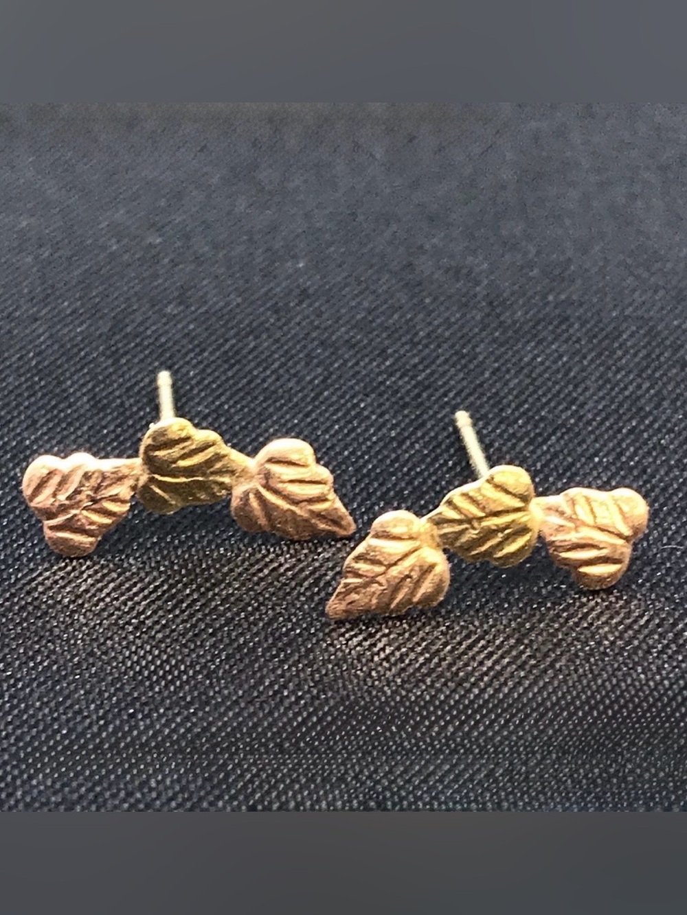 VTG 14K Bi Gold CU Stamped Foliage
Stud Earring Pair .25g